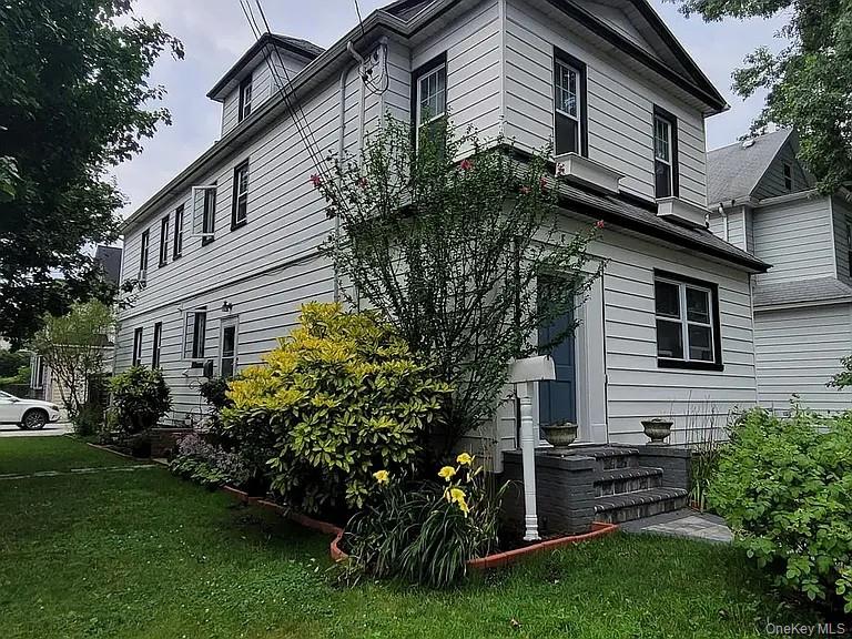 182 Lowell Avenue, Unit upper
