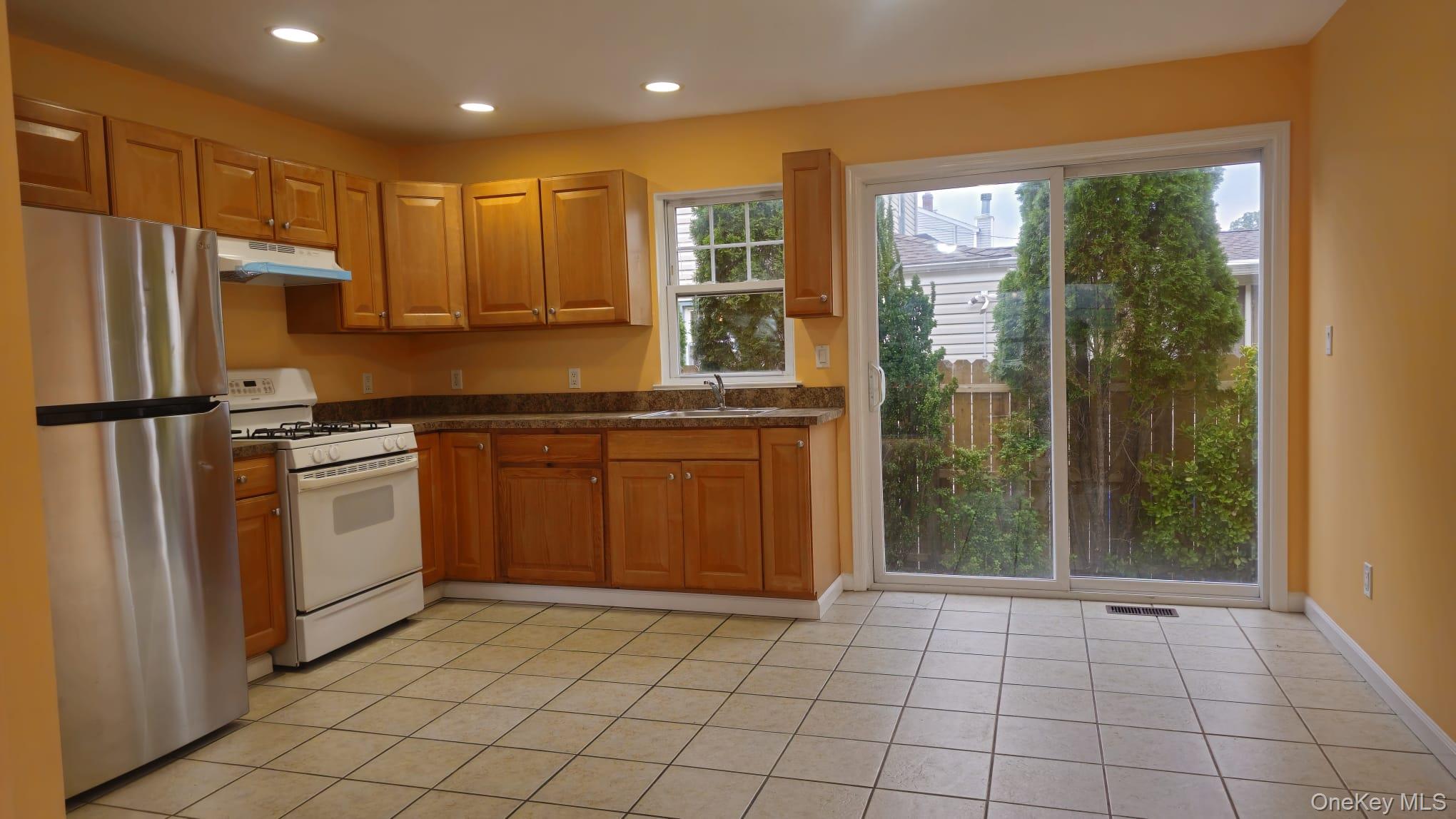 34 Nassau Avenue, Unit 1 photo 4
