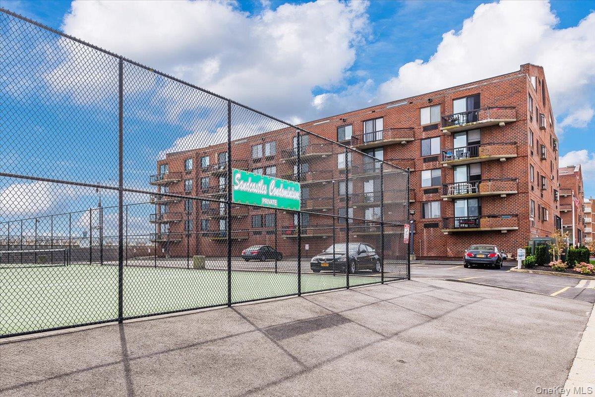730 W Broadway, Unit 2J photo 23