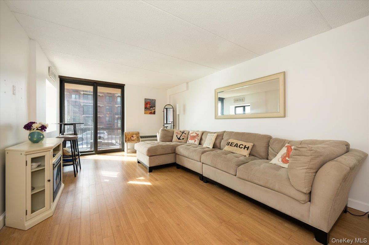 730 W Broadway, Unit 2J photo 4