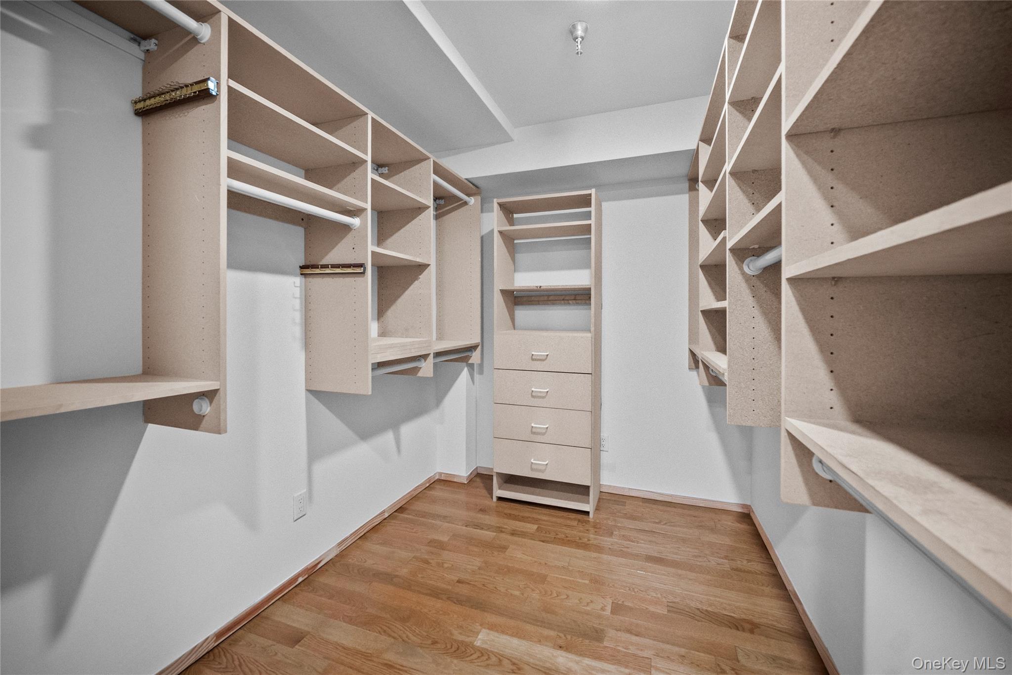 520 Ashford Avenue, Unit 5 photo 32