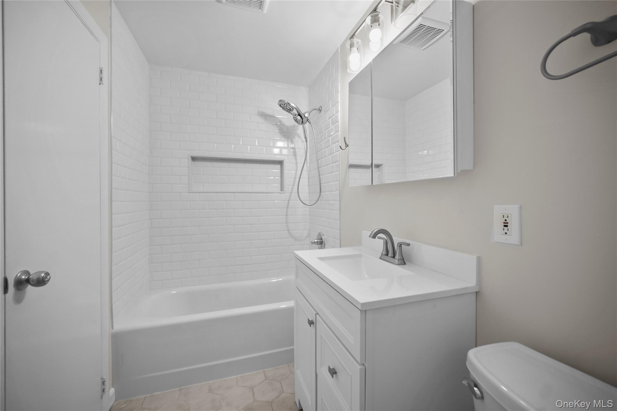 520 Ashford Avenue, Unit 5 photo 27
