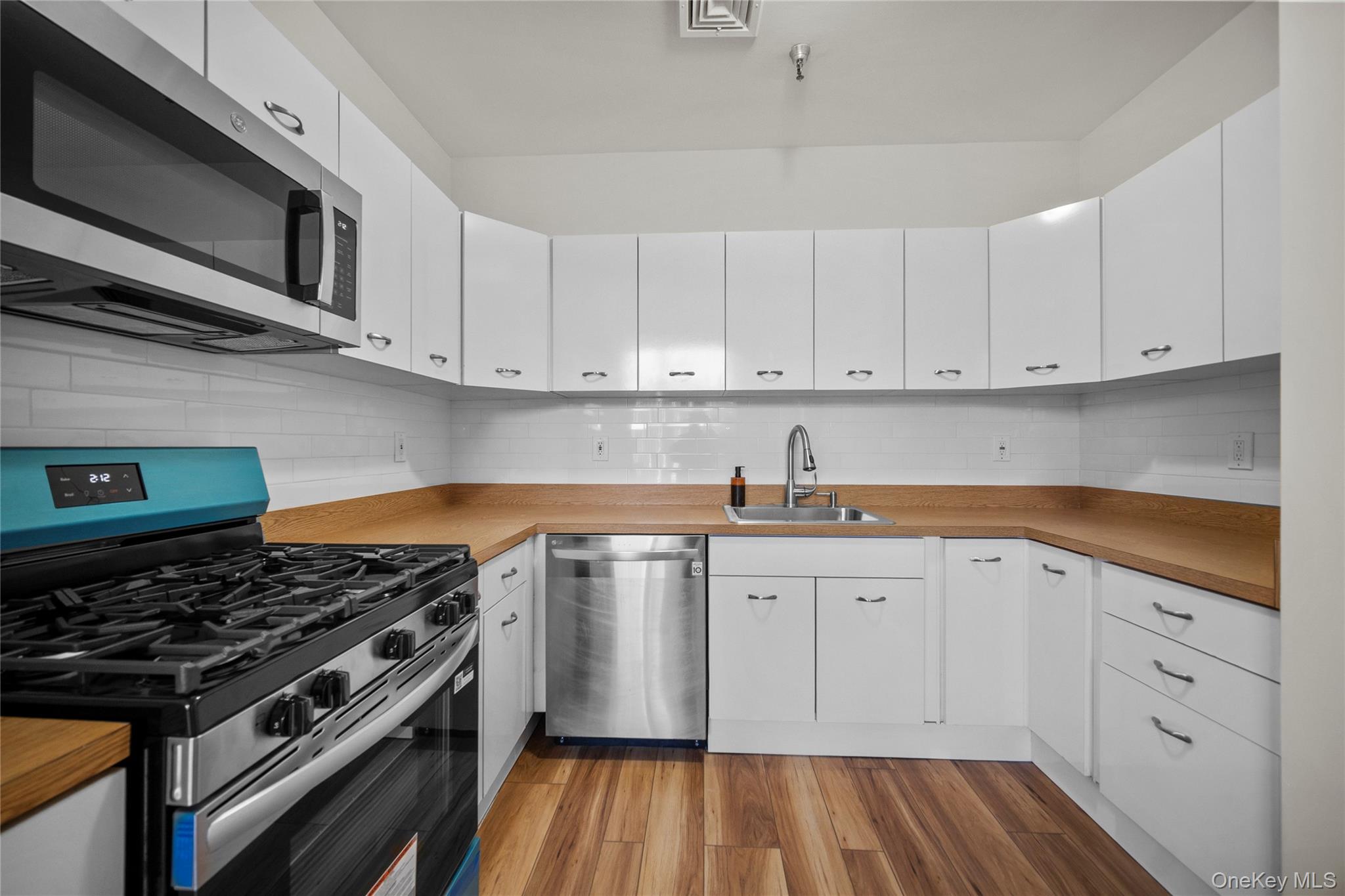 520 Ashford Avenue, Unit 5 photo 17