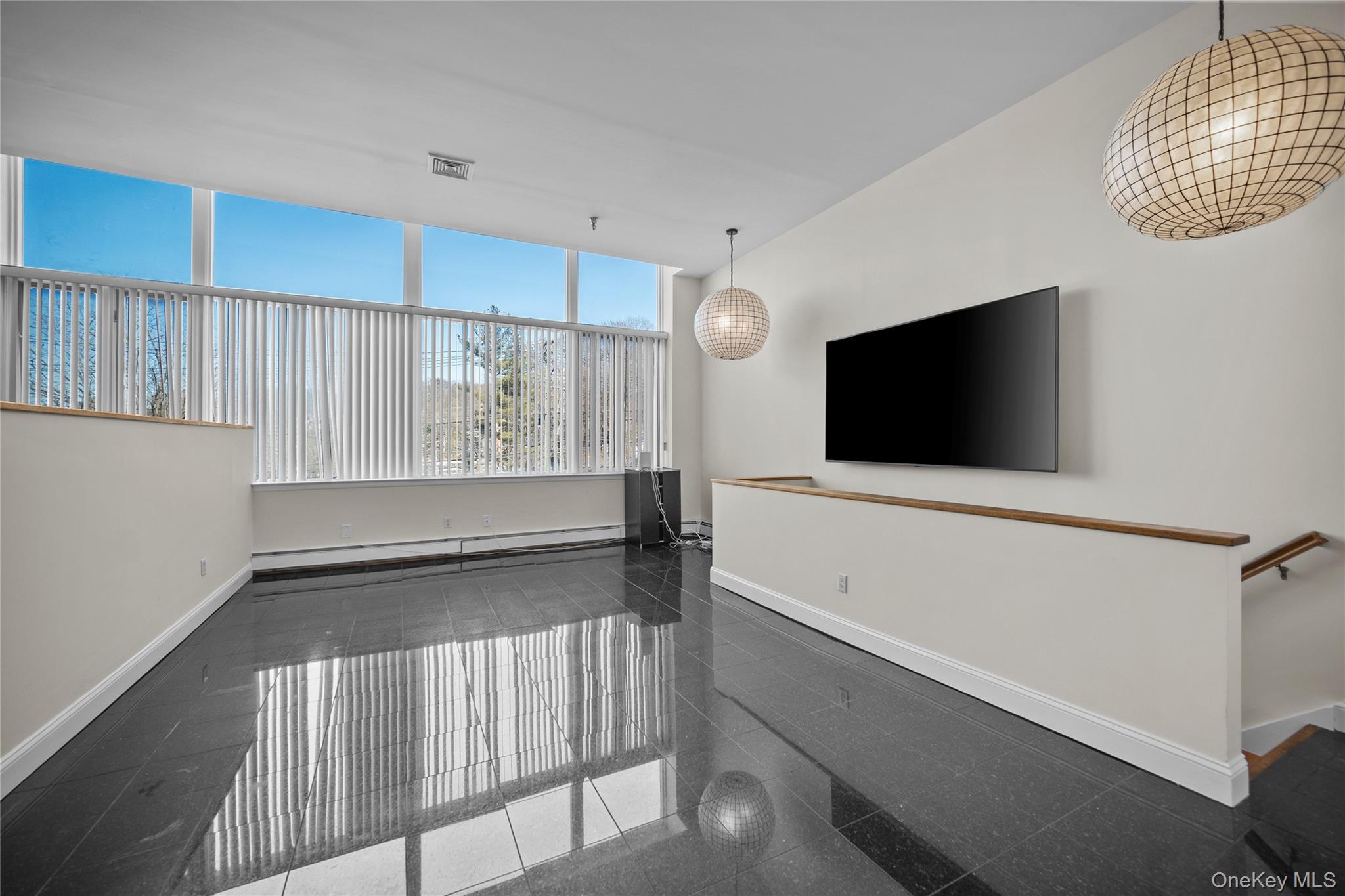 520 Ashford Avenue, Unit 5 photo 4