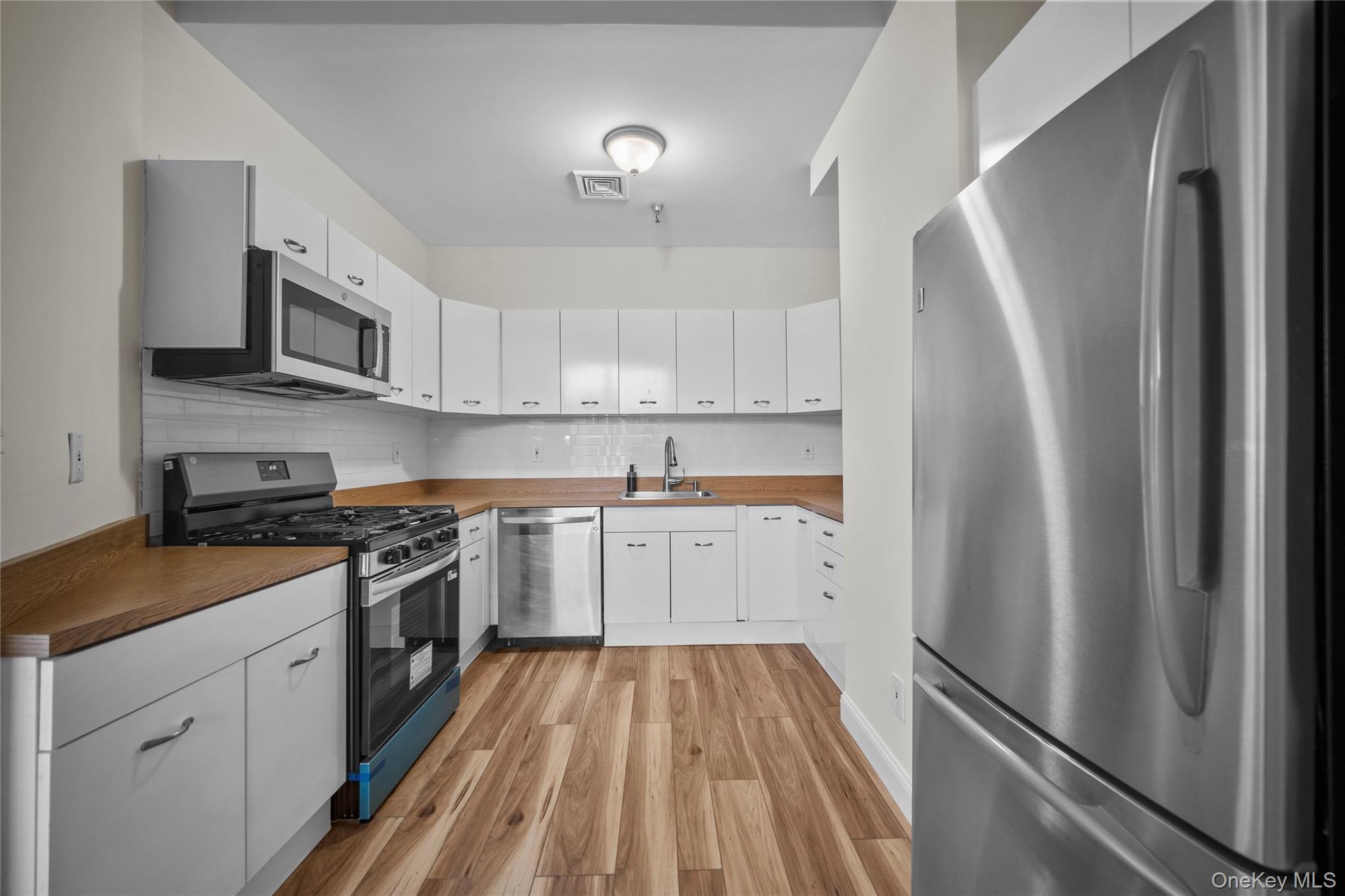 520 Ashford Avenue, Unit 5 photo 16