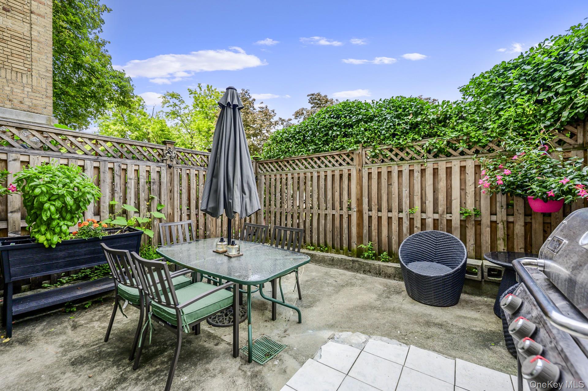 520 Ashford Avenue, Unit 5 photo 2