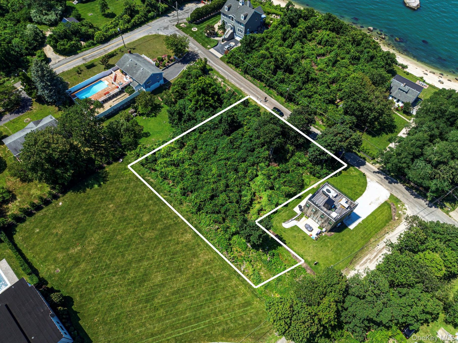 400 Aquaview Avenue – For Sale photo 2