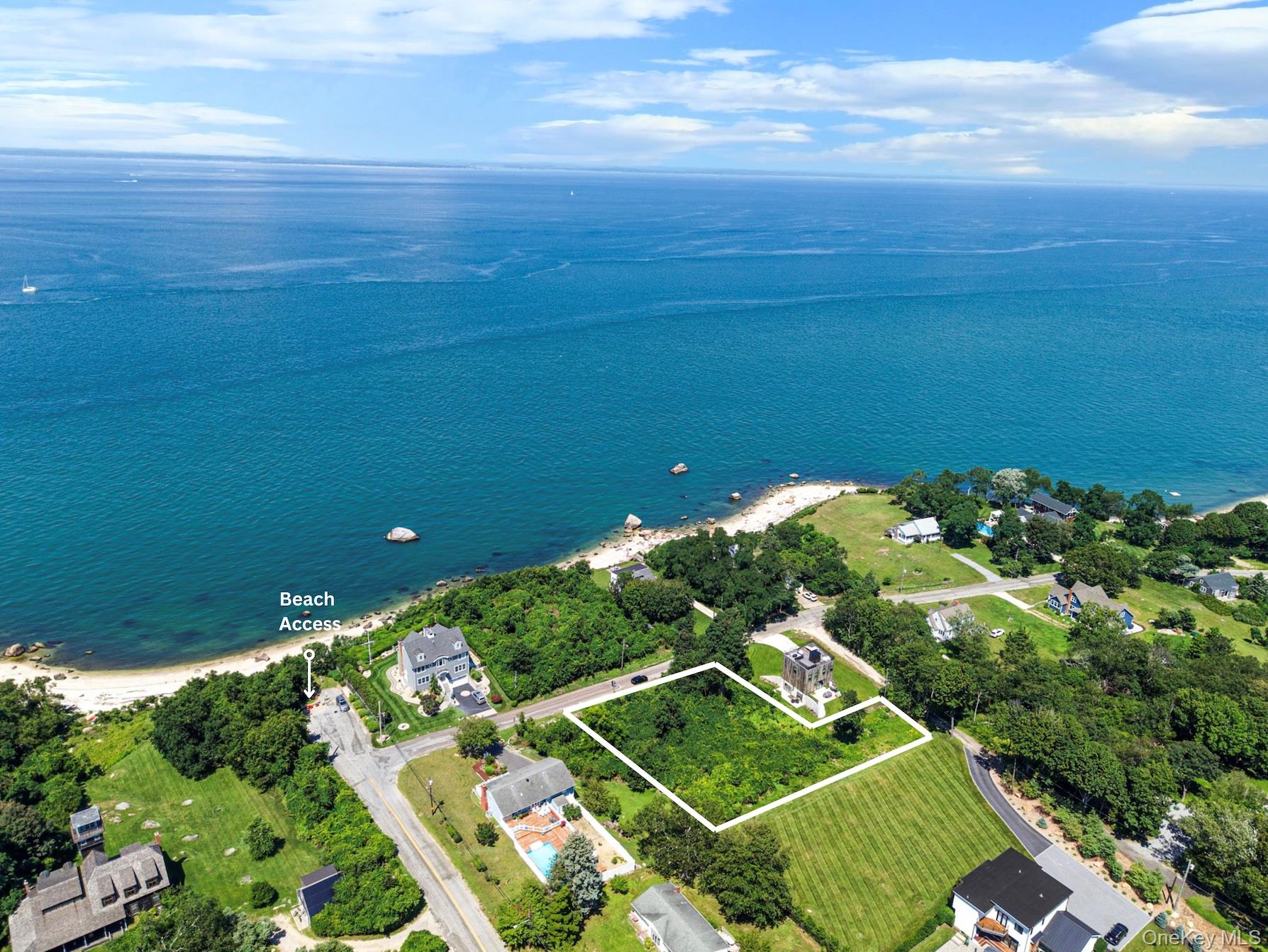 400 Aquaview Avenue – For Sale