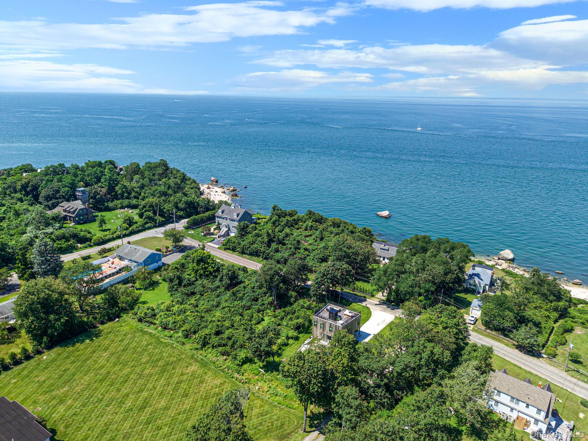 400 Aquaview Avenue – For Sale photo 4