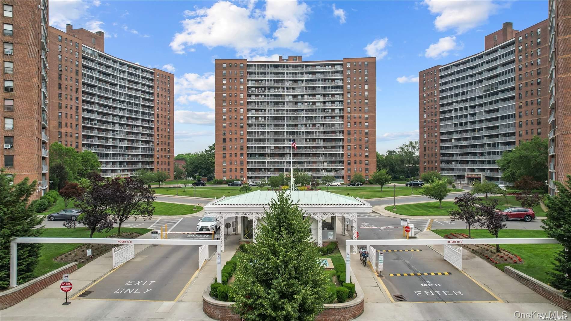 61-45 98 Street, Unit 10L photo 16