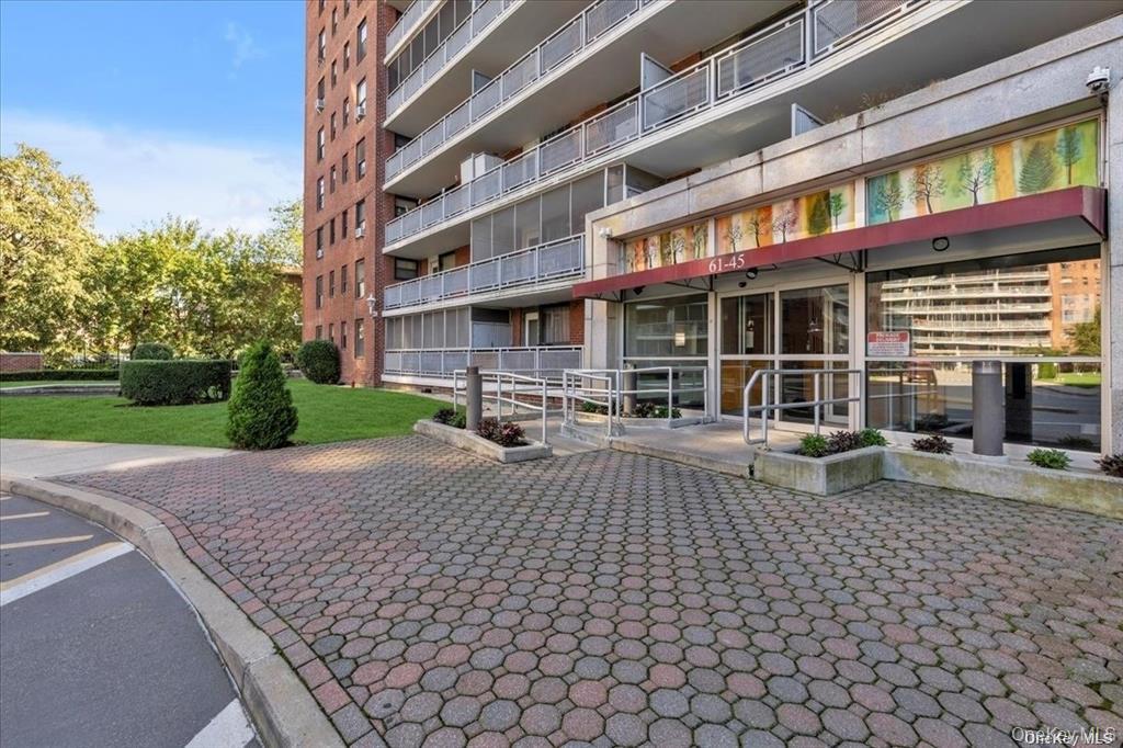 61-45 98 Street, Unit 10L photo 4