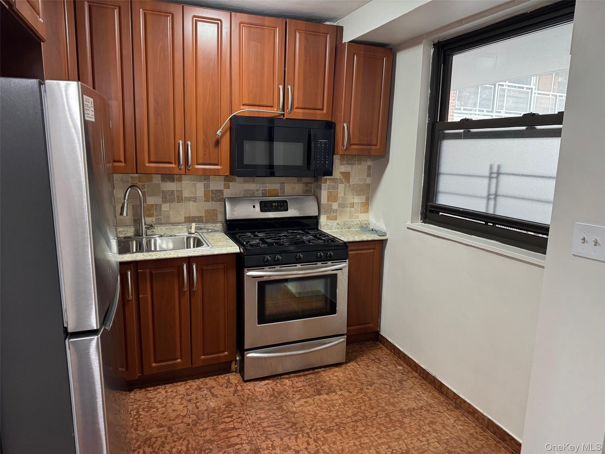 61-45 98 Street, Unit 10L photo 2