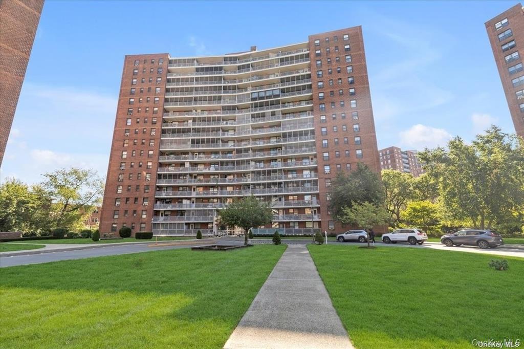 61-45 98 Street, Unit 10L photo 3
