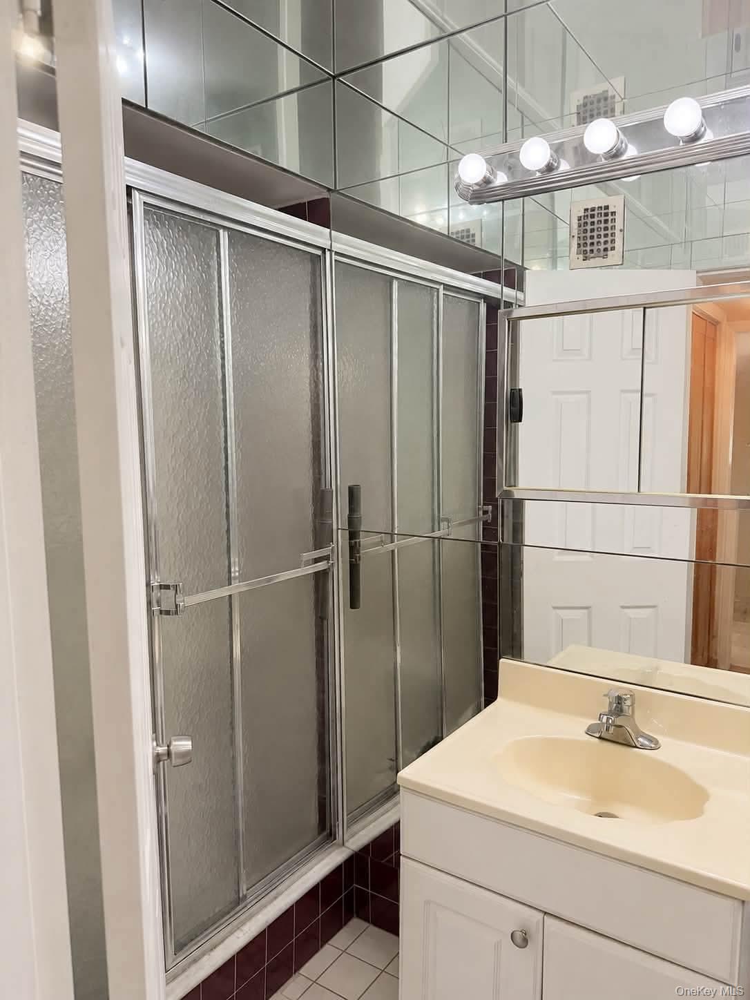 86-11 151st Avenue, Unit 4K photo 12