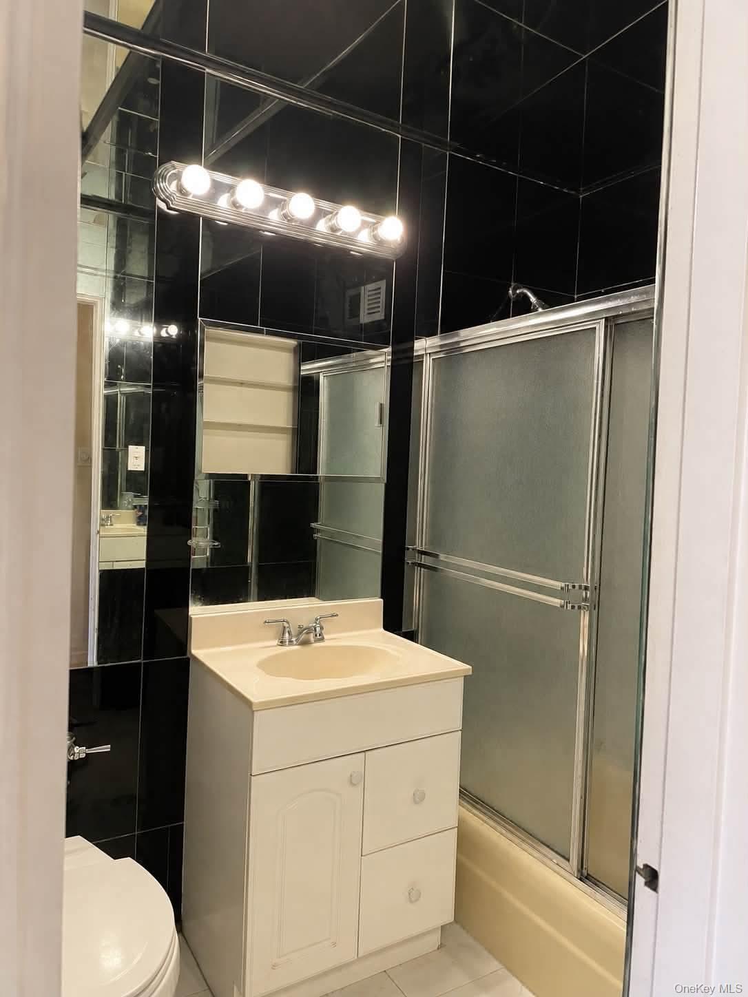 86-11 151st Avenue, Unit 4K photo 9