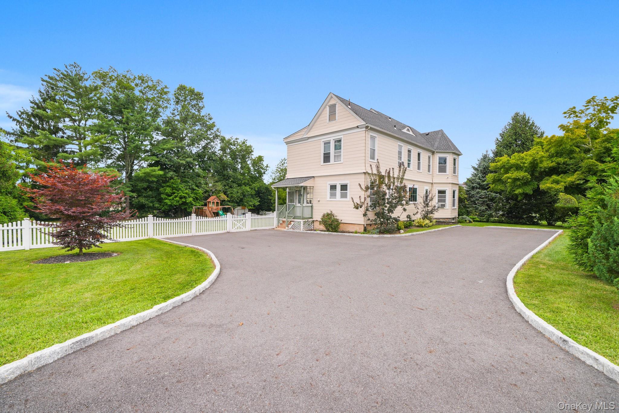 8 Bolton Place – For Sale photo 5