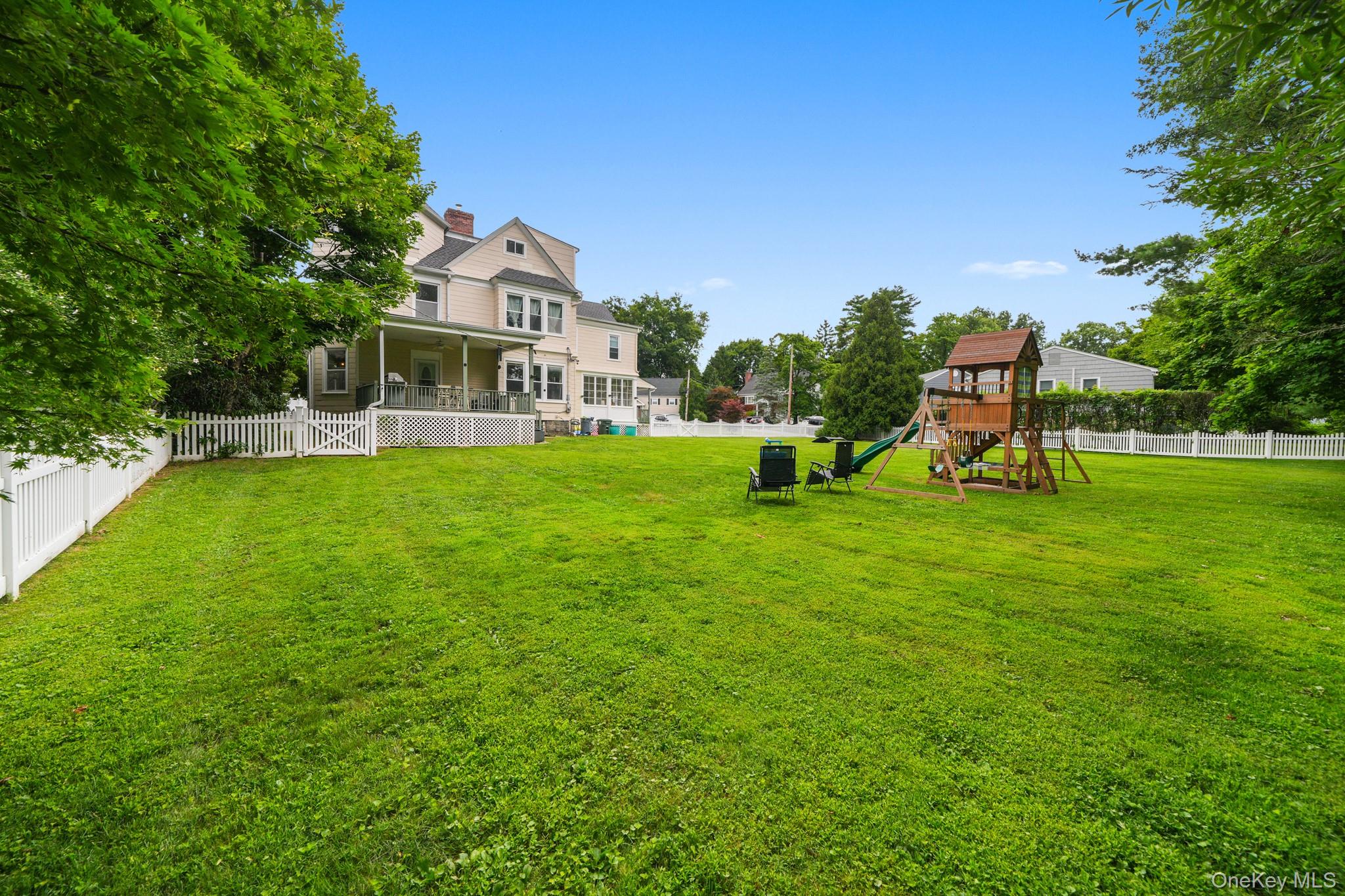 8 Bolton Place – For Sale photo 6