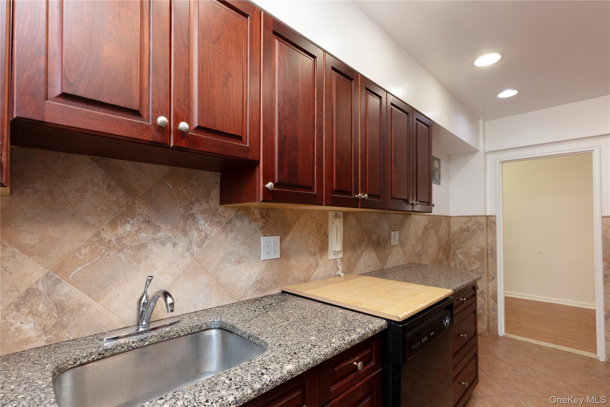 33-24 91 Street, Unit 4S photo 14