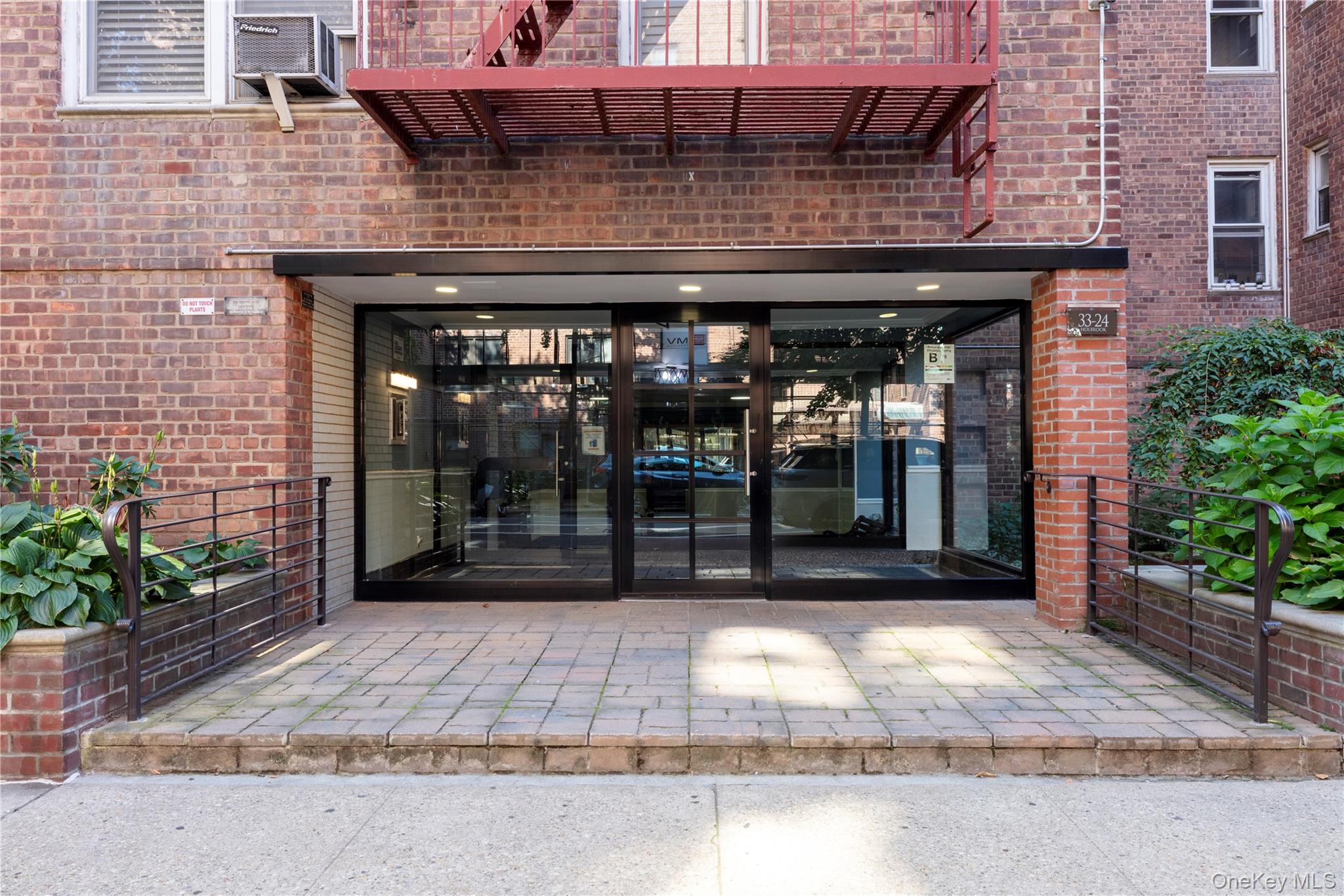33-24 91 Street, Unit 4S photo 3