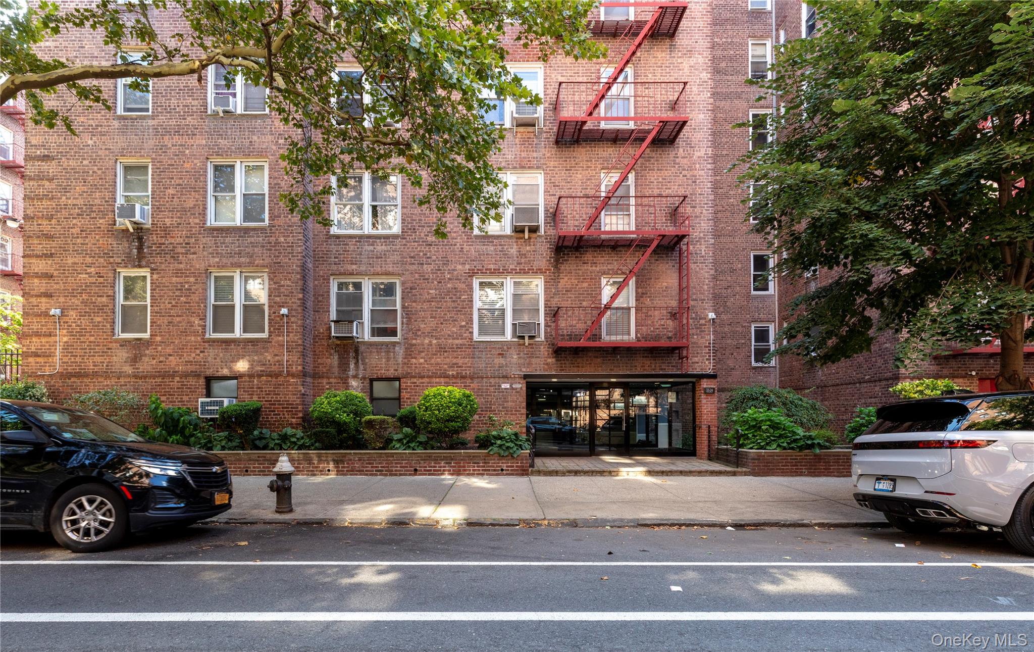 33-24 91 Street, Unit 4S photo 2