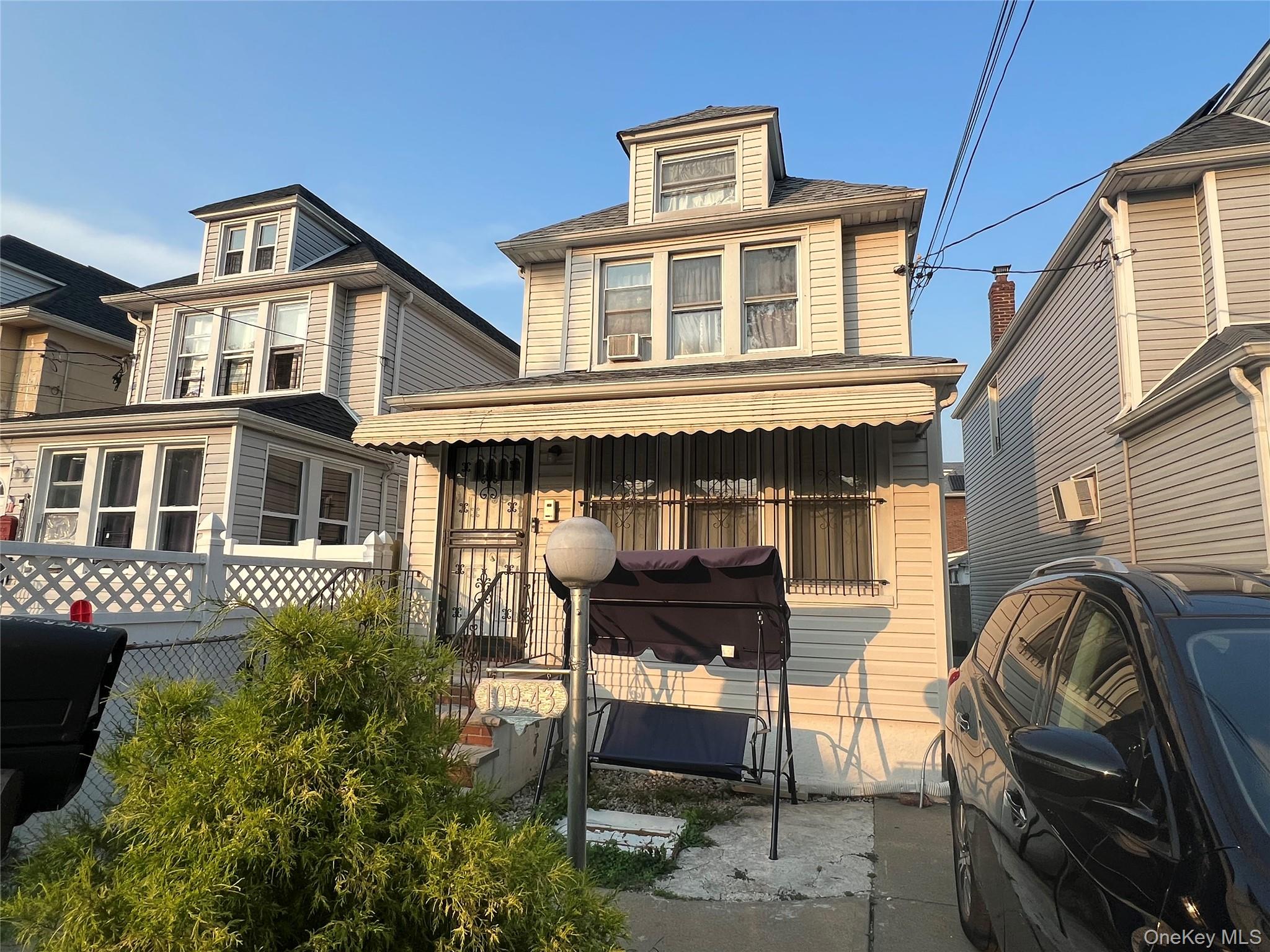 10943 133 – For Sale photo 2