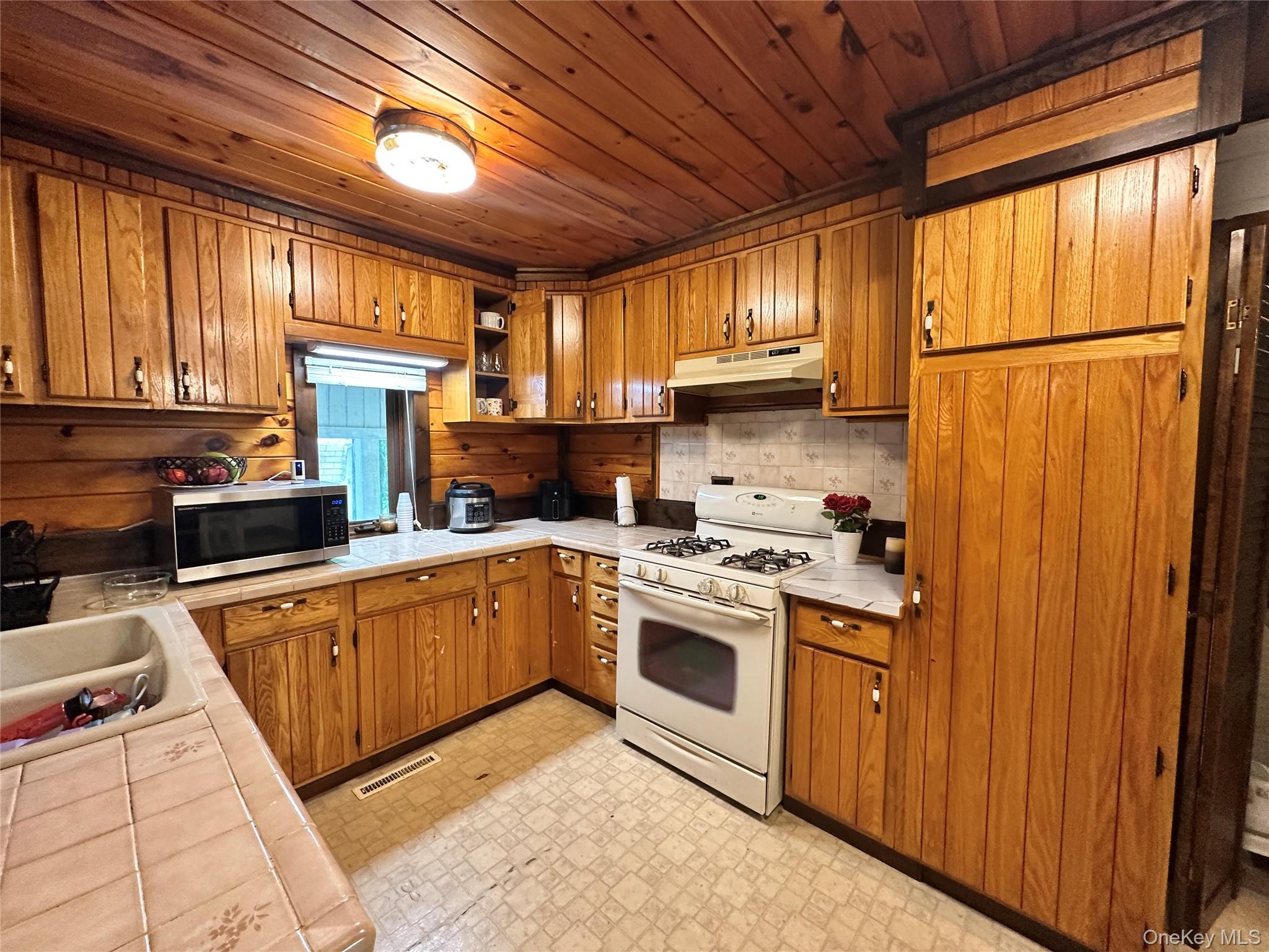 110 Foss Lane – For Sale photo 14