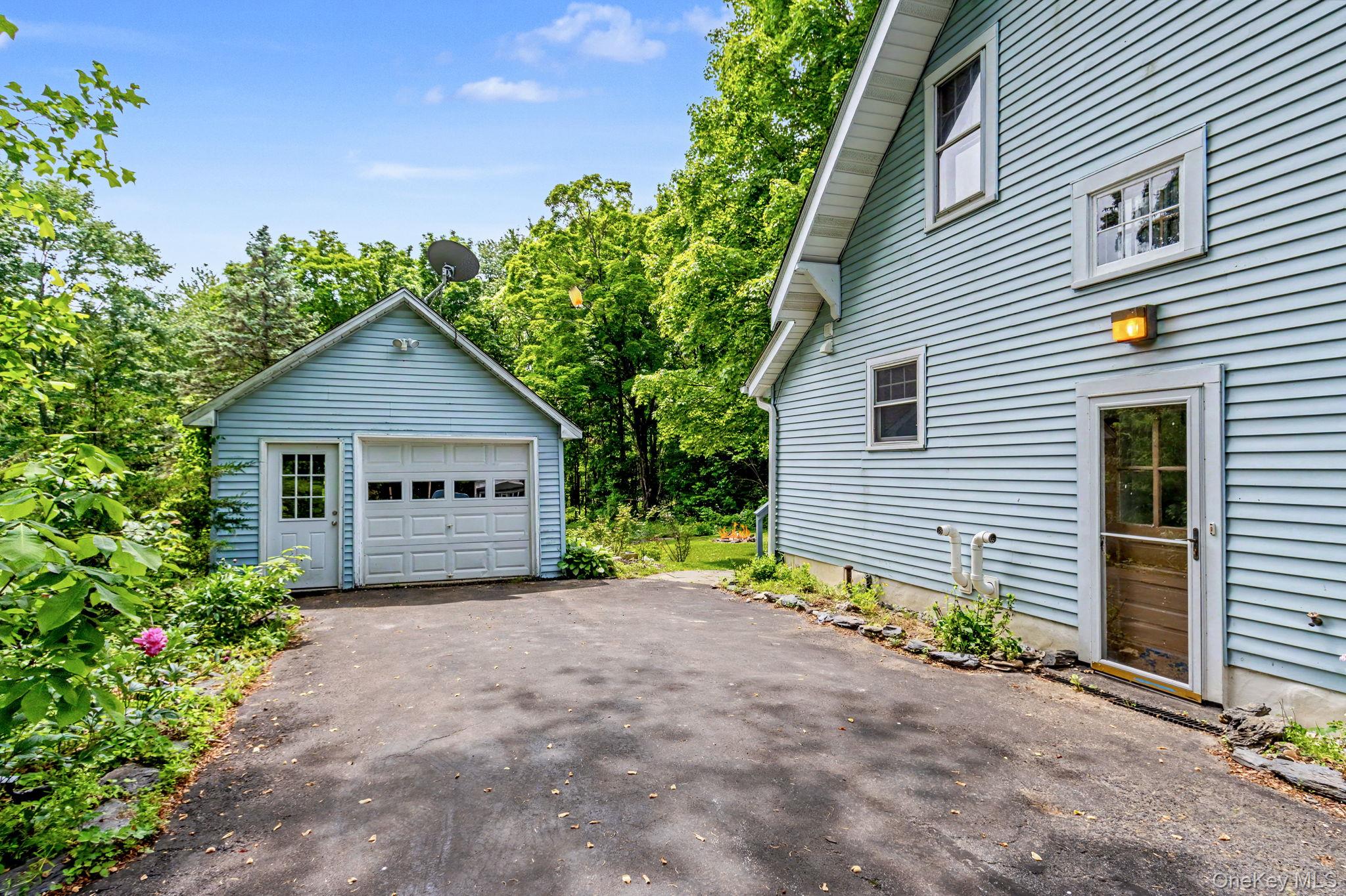 102 E Market Street – For Sale photo 3