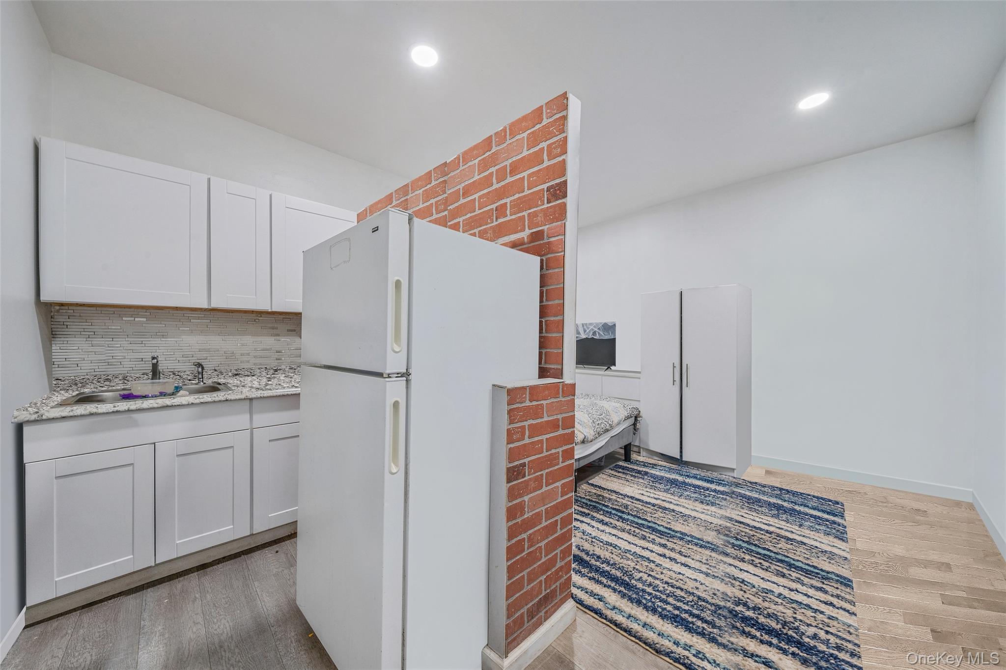 413 Glen Drive – For Sale photo 16