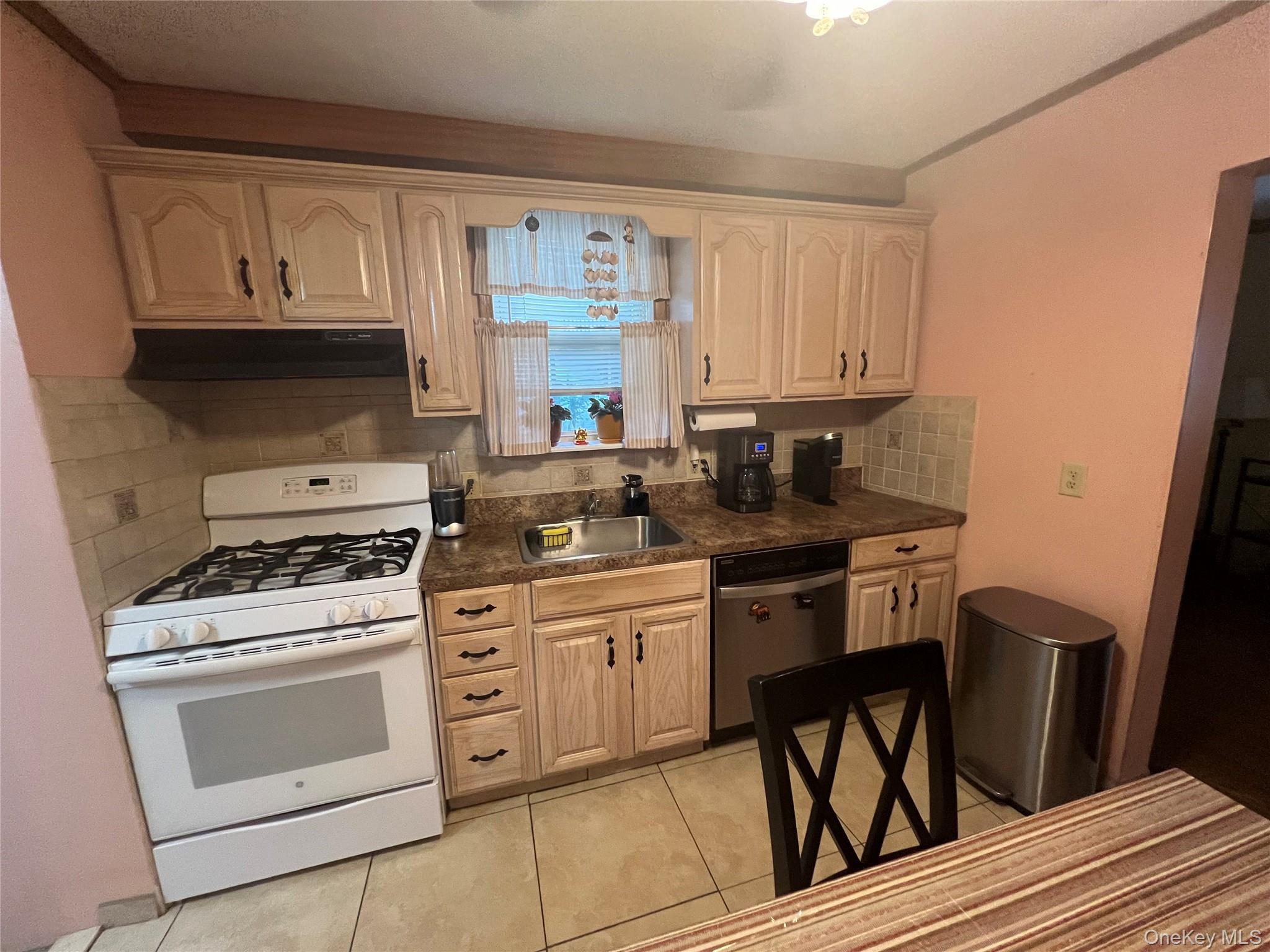1014 Bonaparte Place – For Sale photo 8