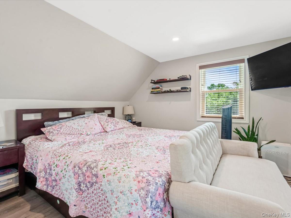1517 Falmouth Avenue – For Sale photo 11