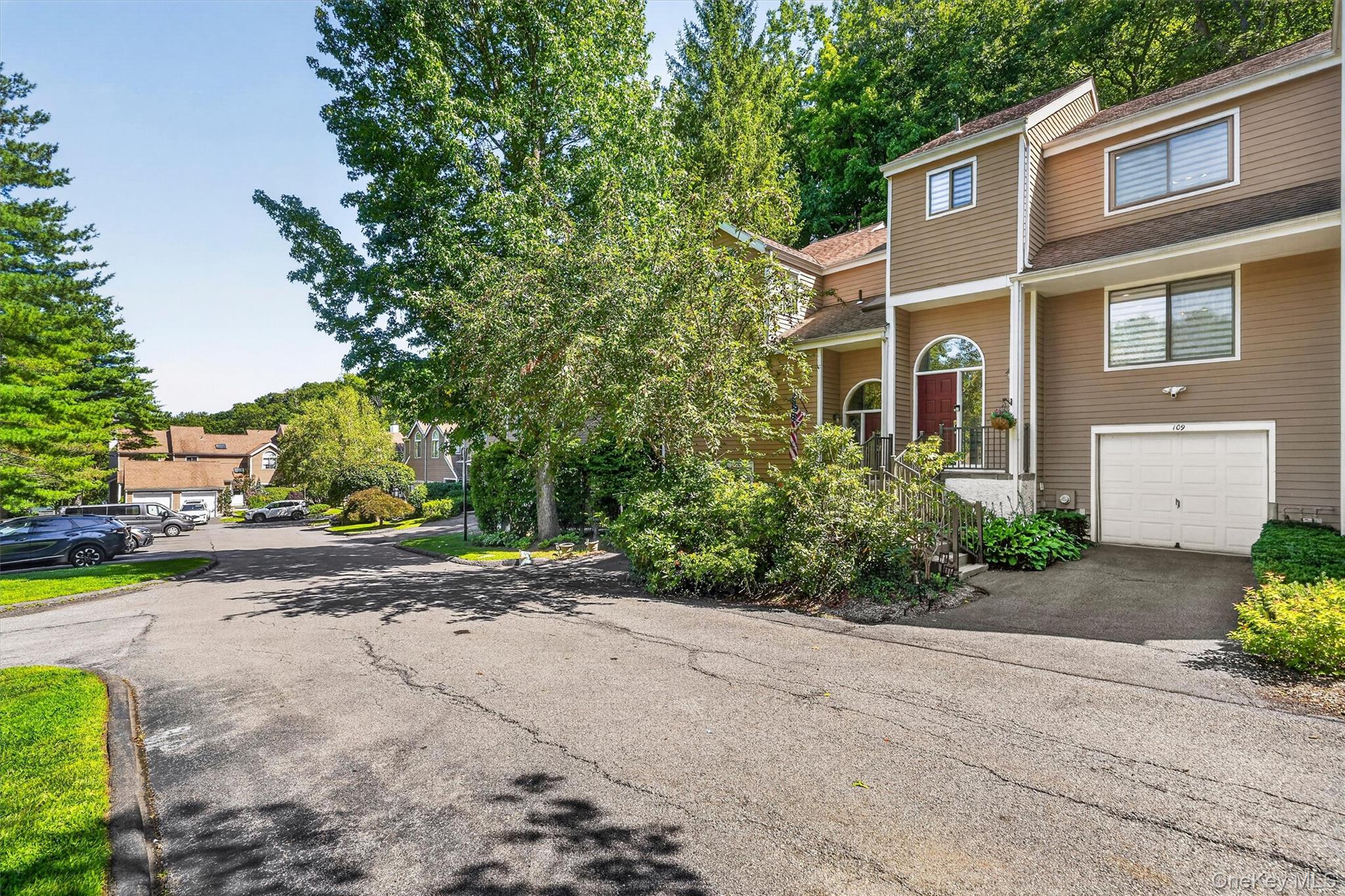 109 Woods End Road – For Rent photo 2