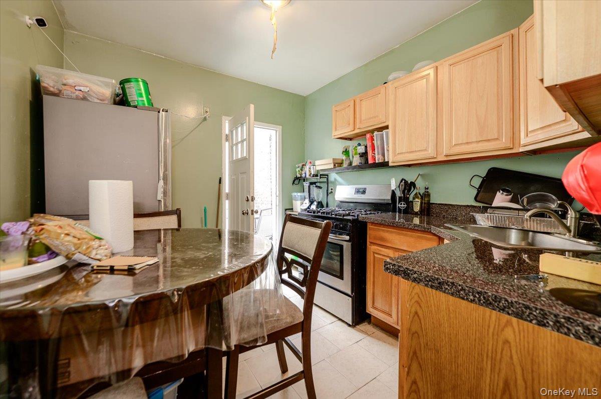 719 Van Nest Avenue – For Sale photo 5