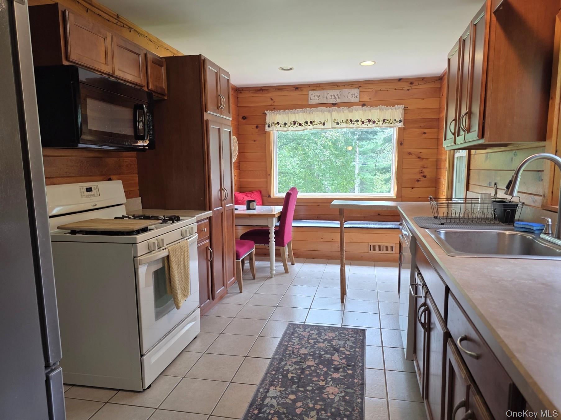 220 Mail Road – For Sale photo 10