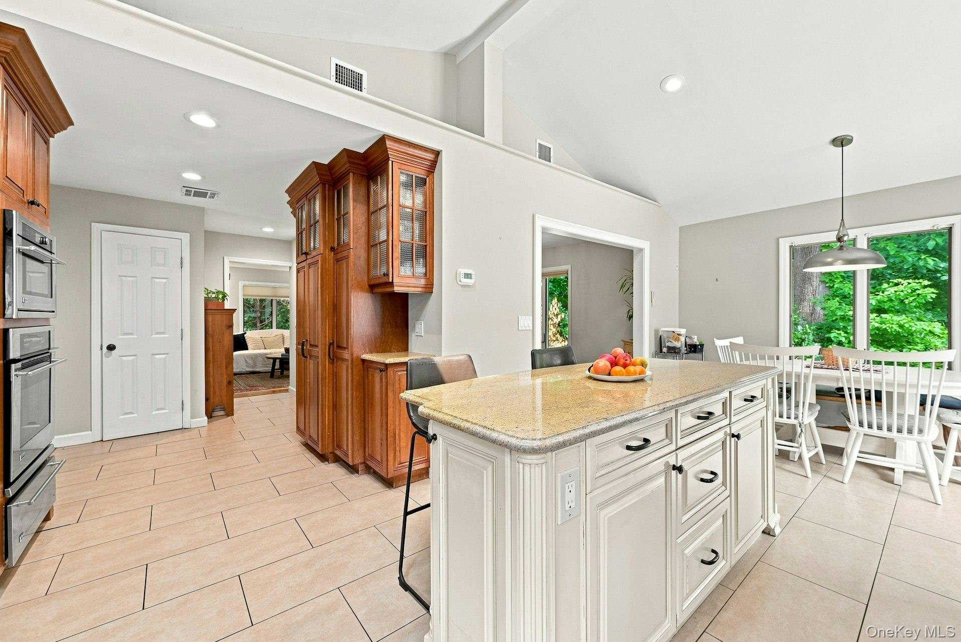 11 Soundview Drive – For Sale photo 11