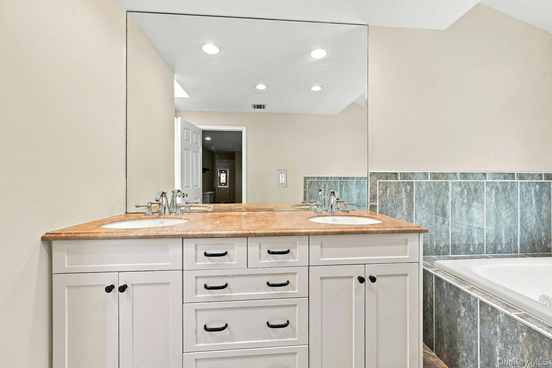 11 Soundview Drive – For Sale photo 19