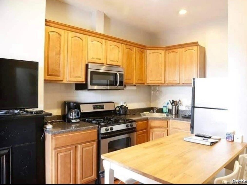 10-41 51st Avenue – For Sale photo 14