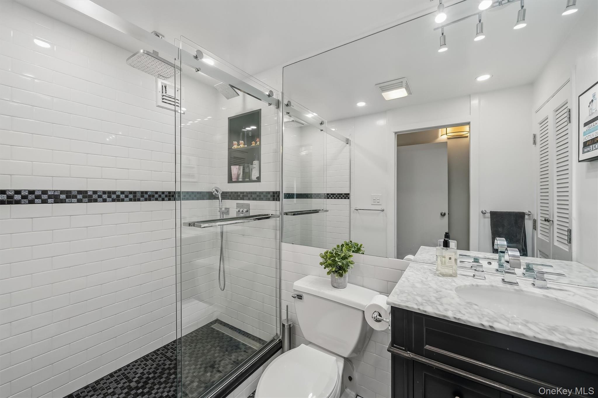 1376 Midland Avenue, Unit 801 photo 31