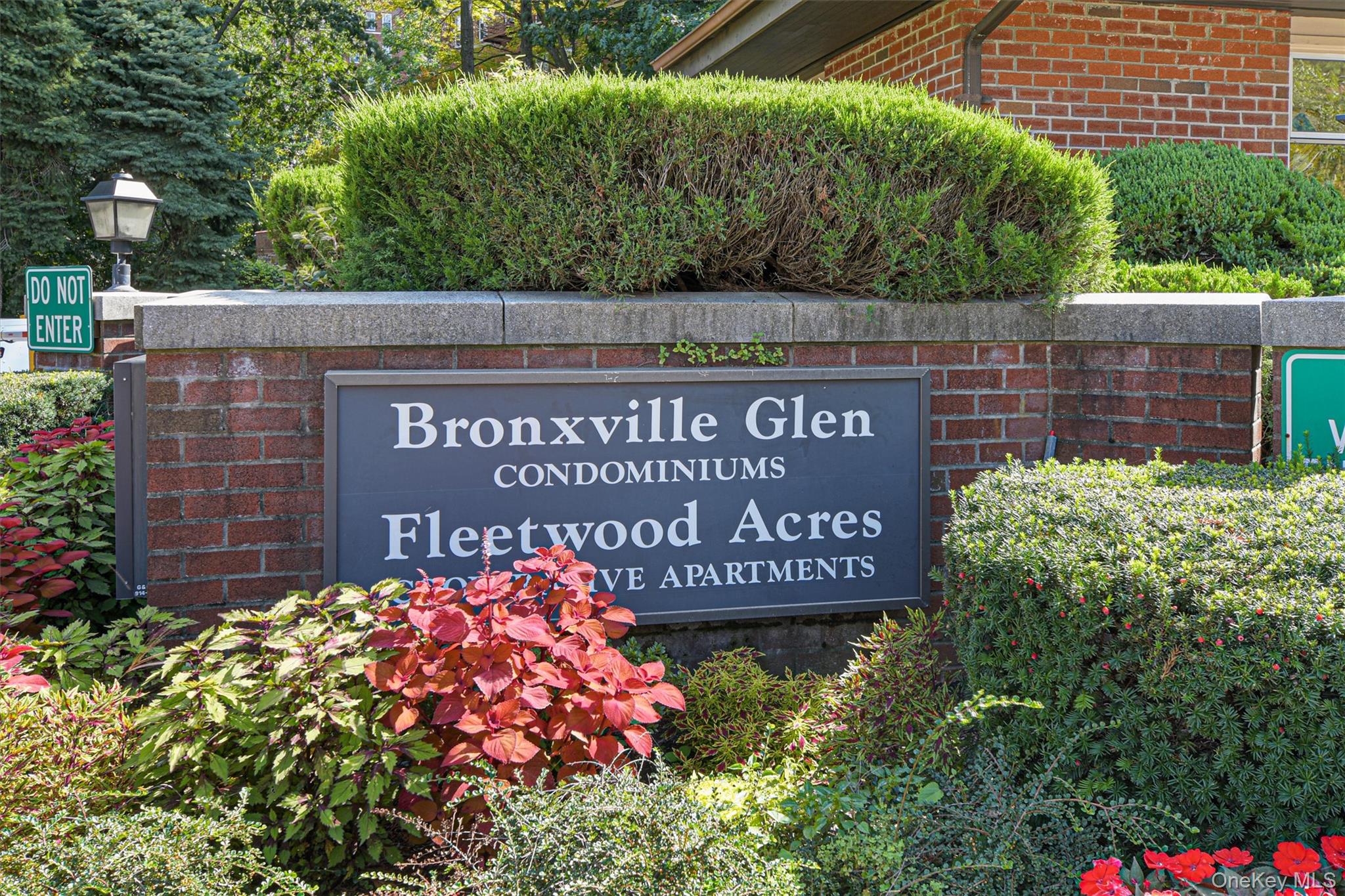 1376 Midland Avenue, Unit 801