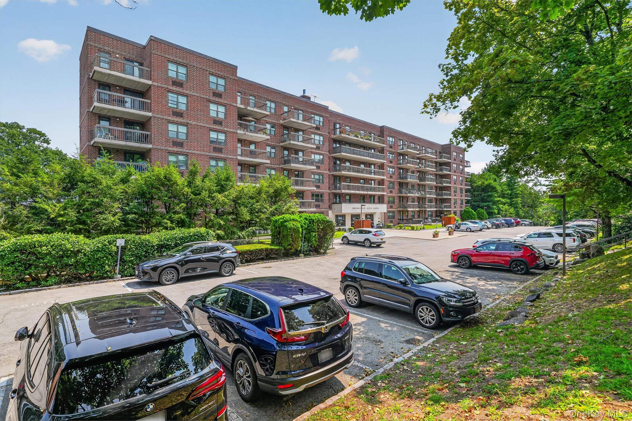 1376 Midland Avenue, Unit 801 photo 3