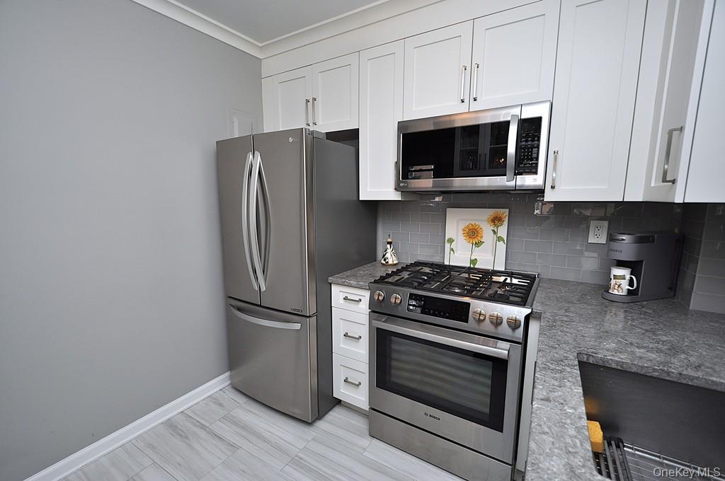 235 Garth Road, Unit E2E photo 46