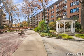 6 Birchwood Court, Unit 4B photo 3