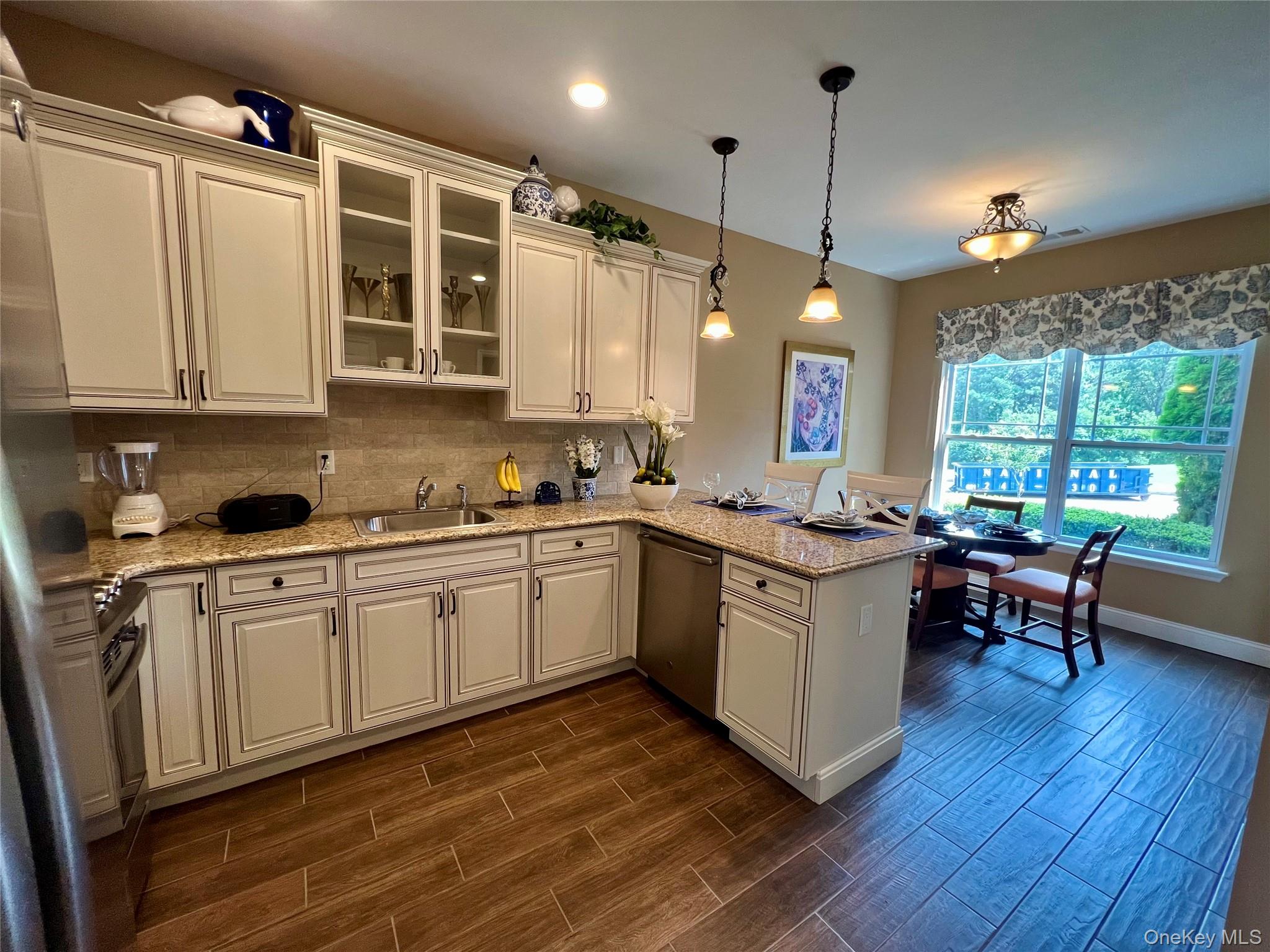 11 Willow Terrace, Unit 11 photo 8
