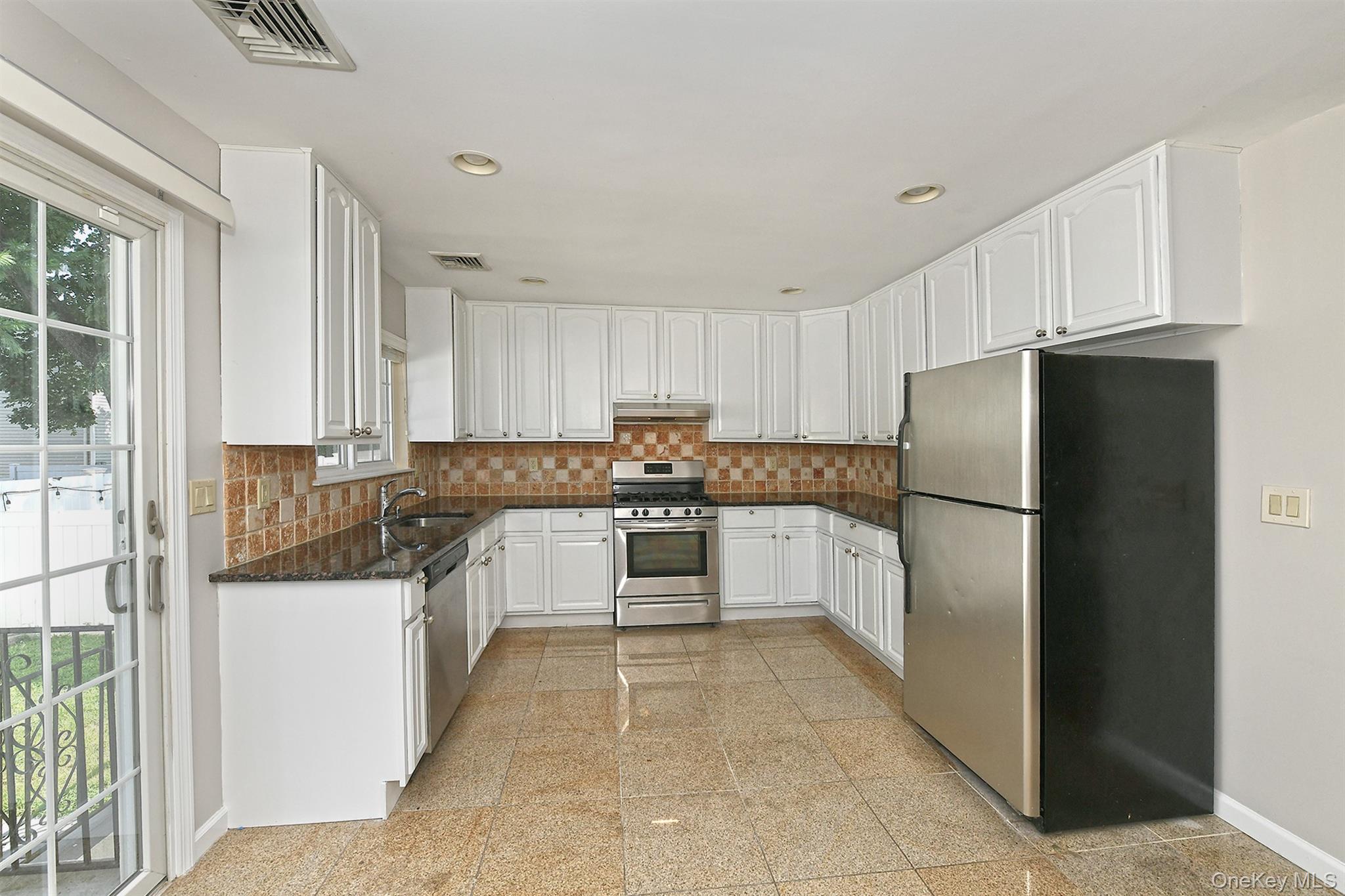 39 Nesaquake Avenue, Unit A photo 9