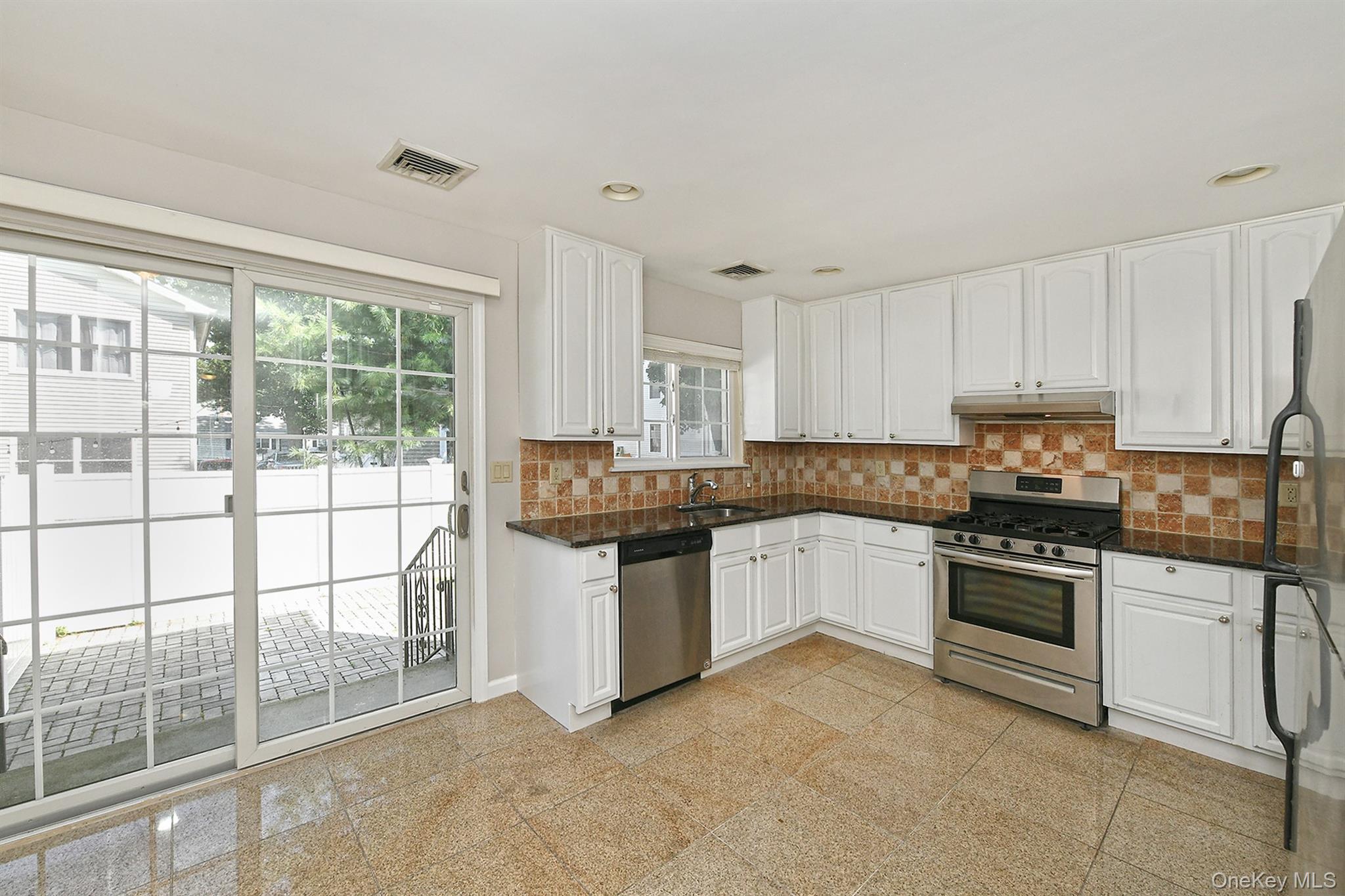 39 Nesaquake Avenue, Unit A photo 10
