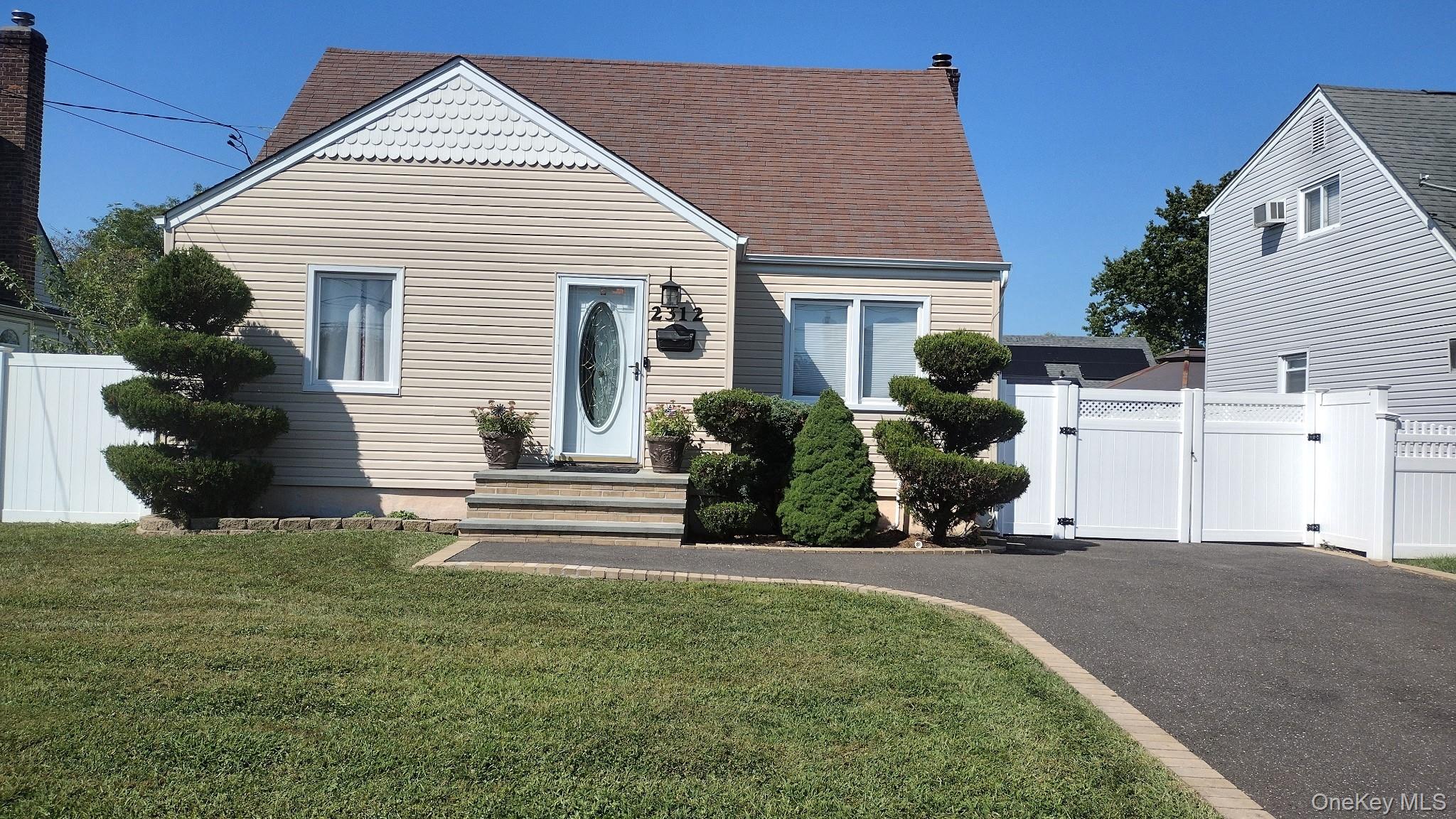 2312 Maple Street – For Sale