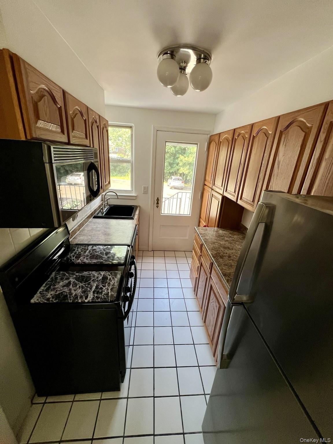 101 Carpenter Avenue, Unit B5 photo 9