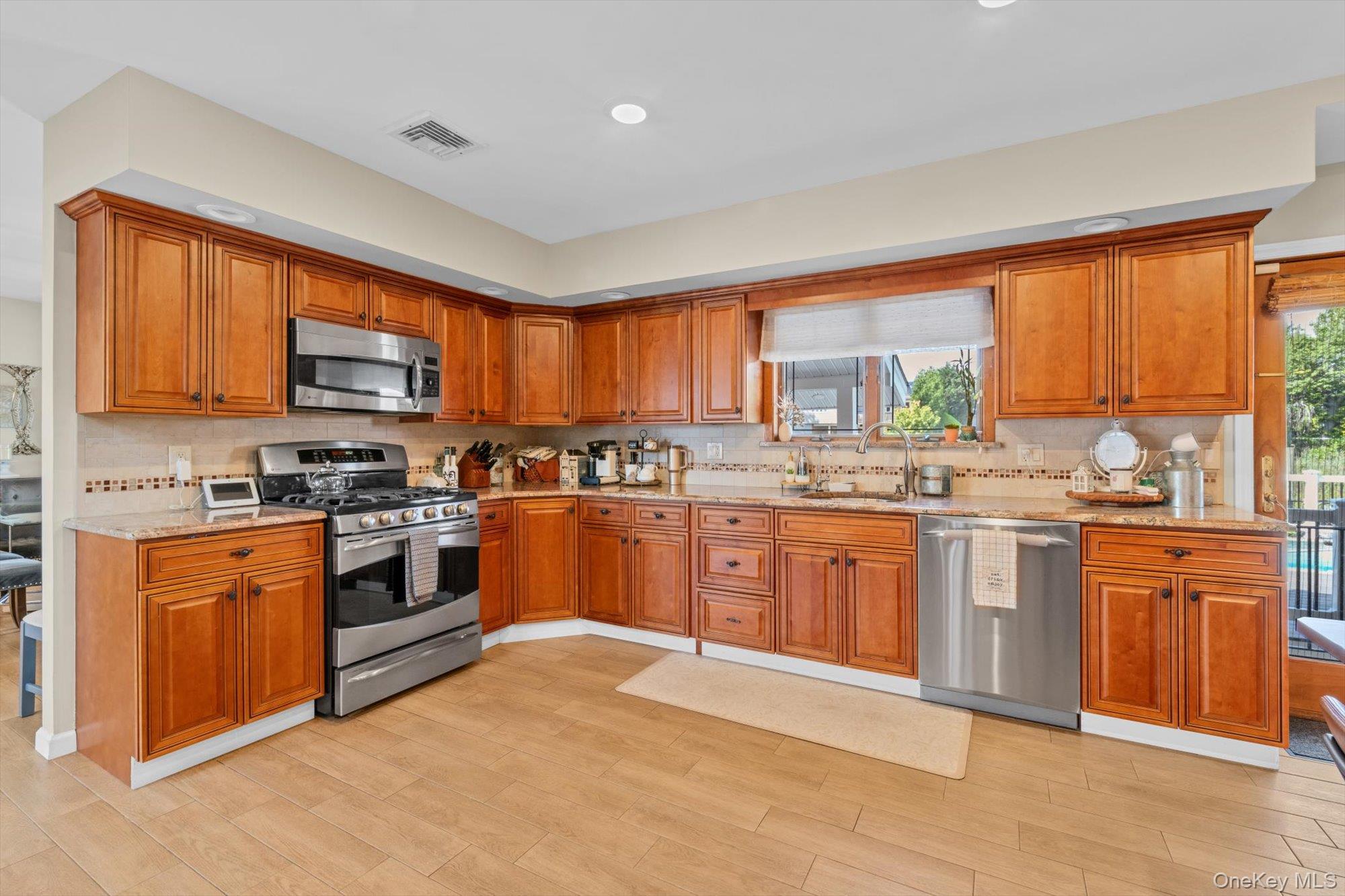 3290 Parkway Drive – For Sale photo 9