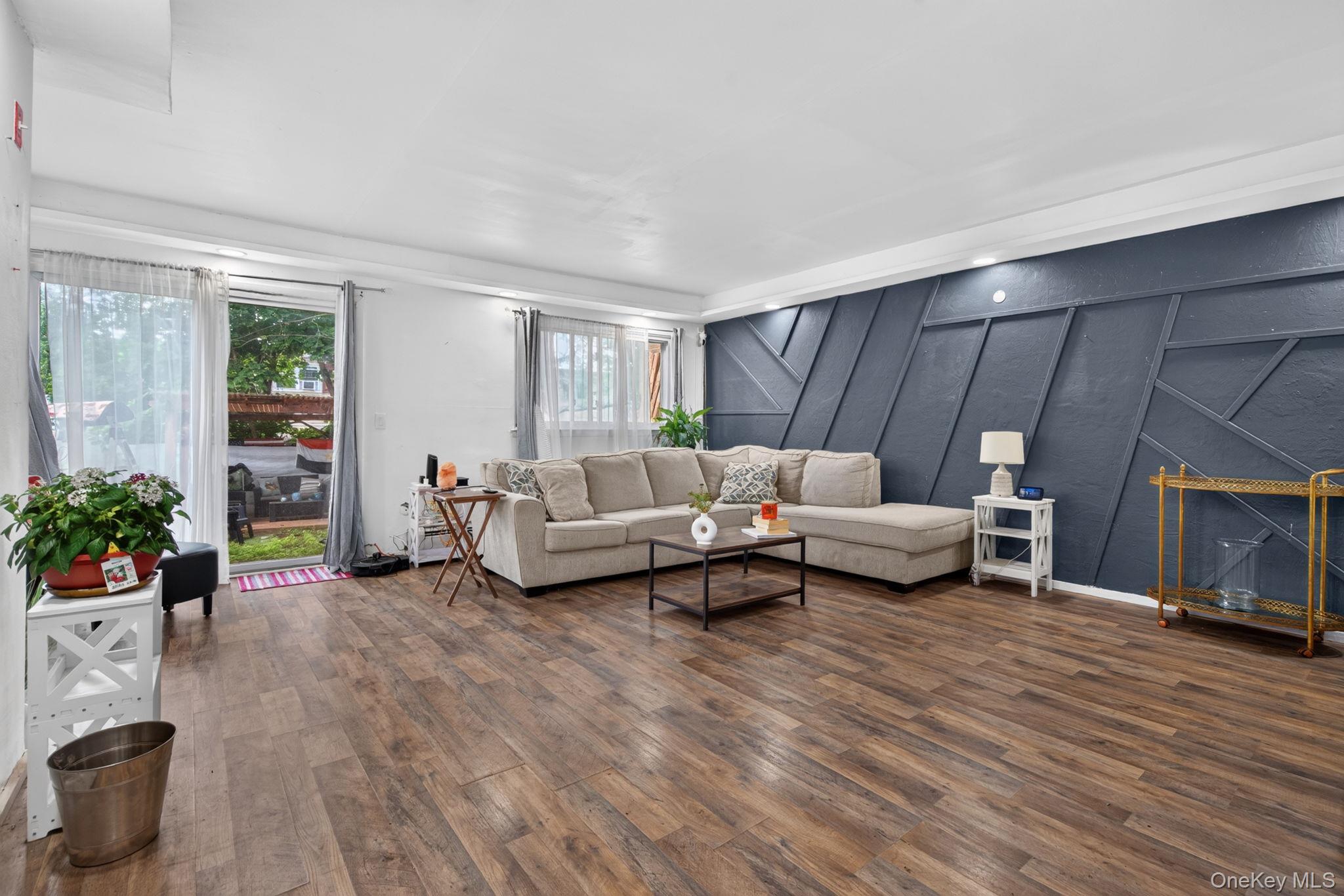 50 Hampton Court – For Sale photo 4