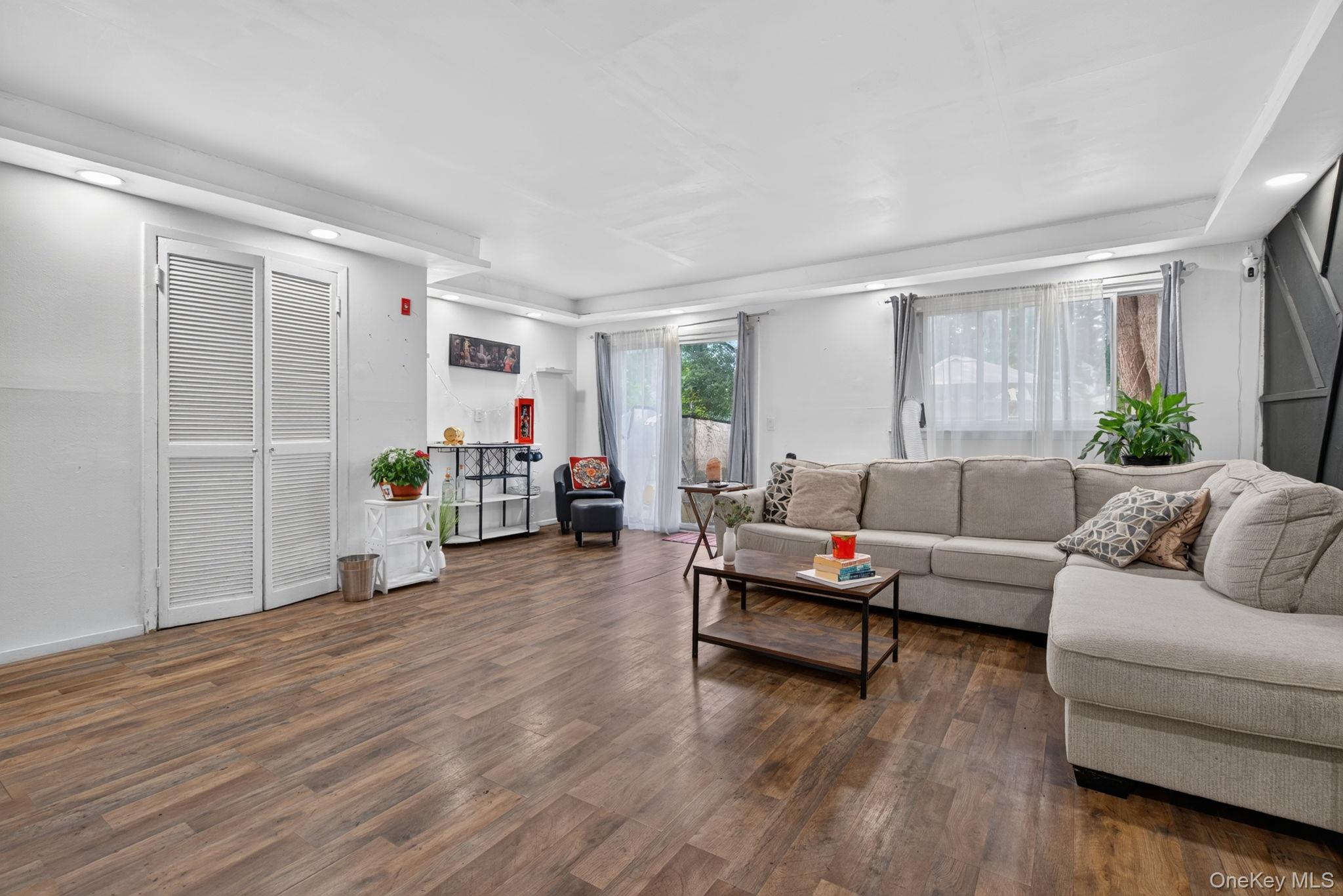 50 Hampton Court – For Sale photo 5