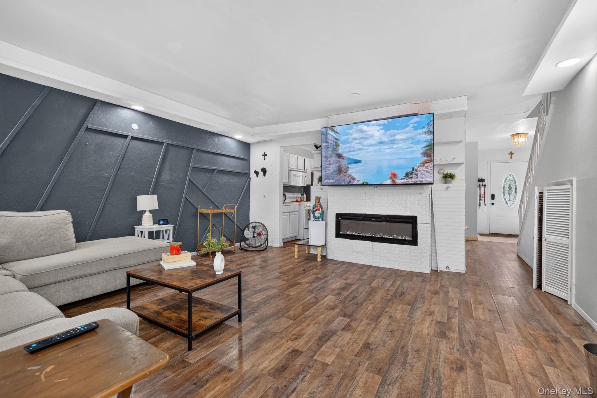 50 Hampton Court – For Sale